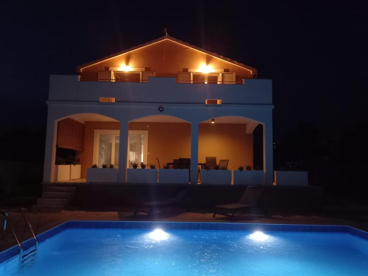 Leggiero Villa Бенковац Екстериор снимка