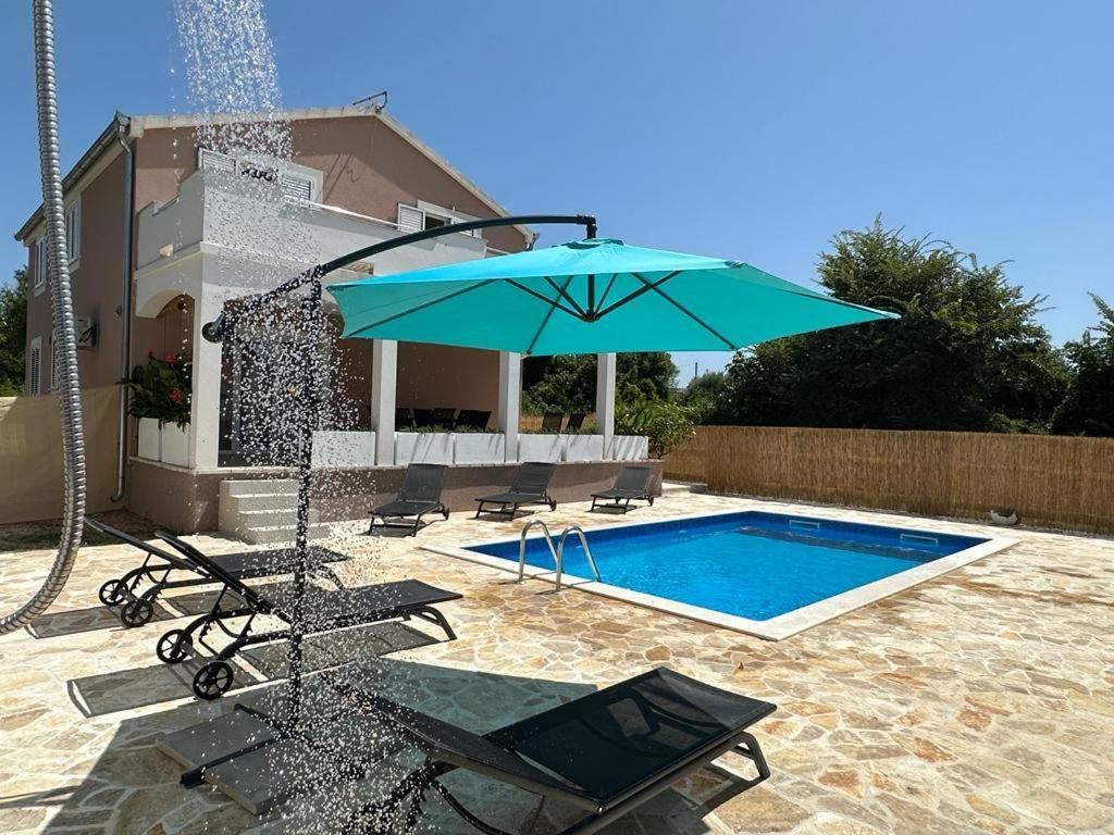 Leggiero Villa Бенковац Екстериор снимка